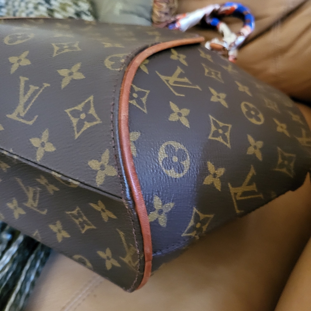 Louis Vuitton Monogram Elipse PM Handbag - Picture 9 of 16